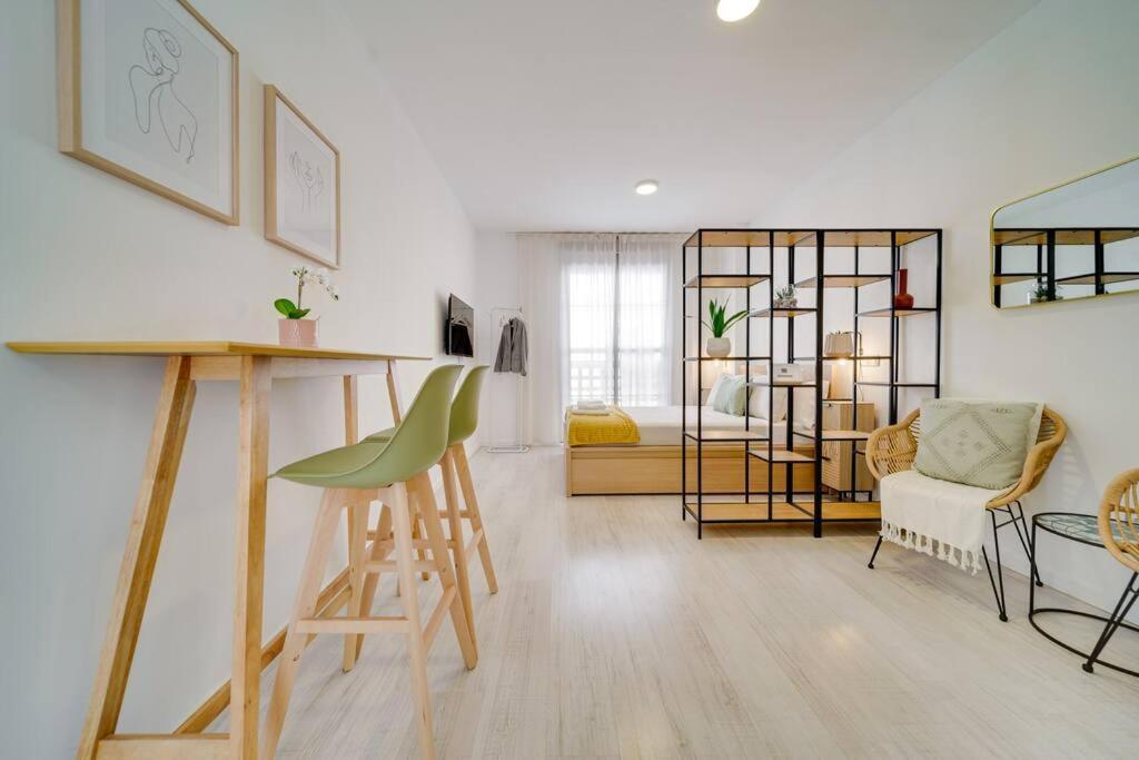 Sophisticated Studio In The Center Of Малага Экстерьер фото