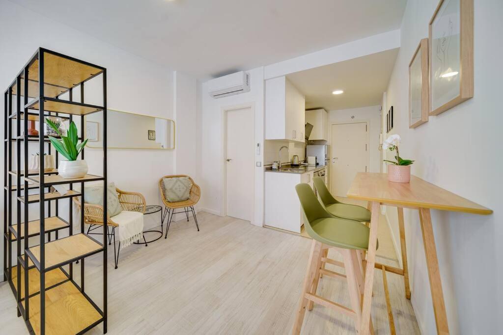 Sophisticated Studio In The Center Of Малага Экстерьер фото